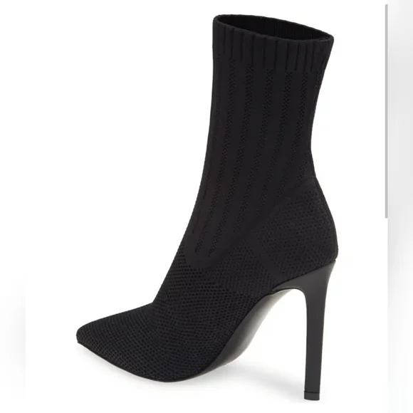 Sexy Sleek Steve Madden Black Knit Booties - Picture 5 of 11